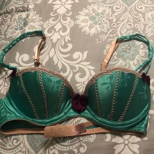 Victoria’s Secret Sexy Little Things bra. Size 32B